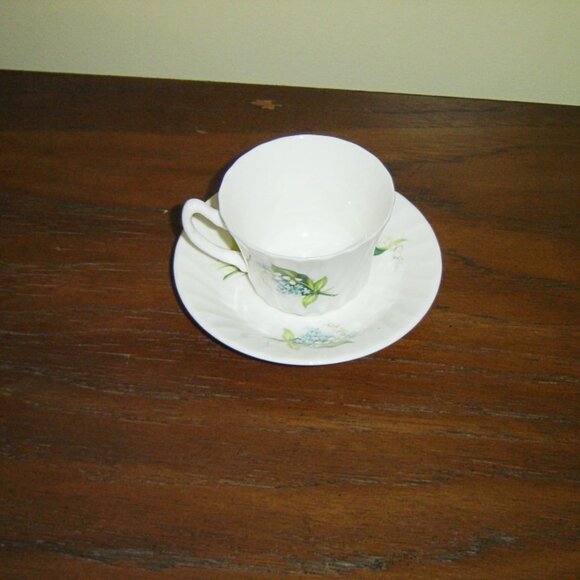 Royal Sutherland blue white bouquet swirl cup and saucer VGU - Picture 3 of 7